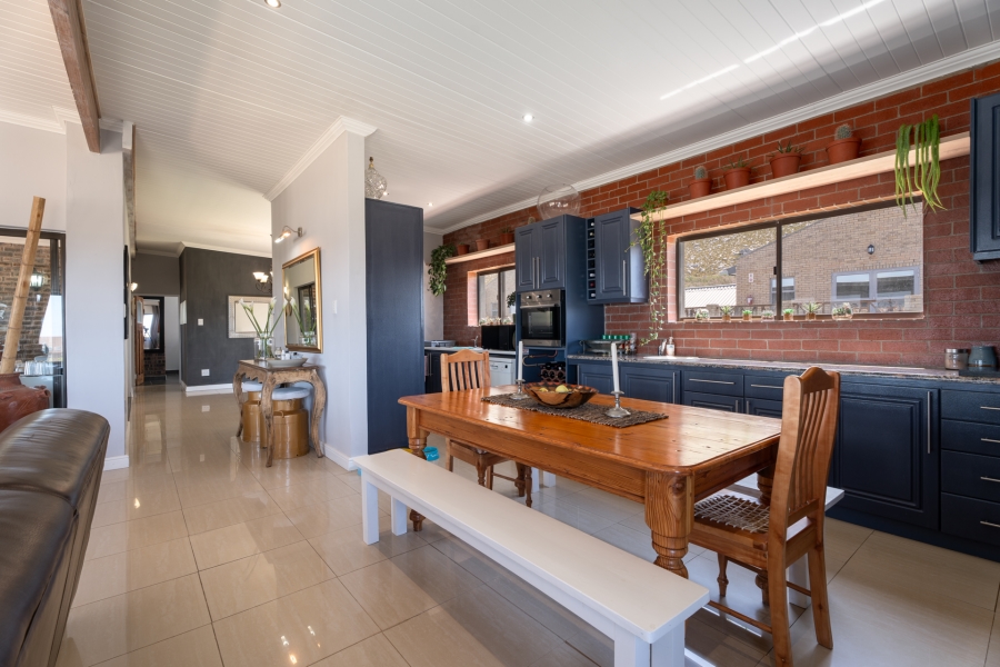 5 Bedroom Property for Sale in Sunny Seas Estate Western Cape